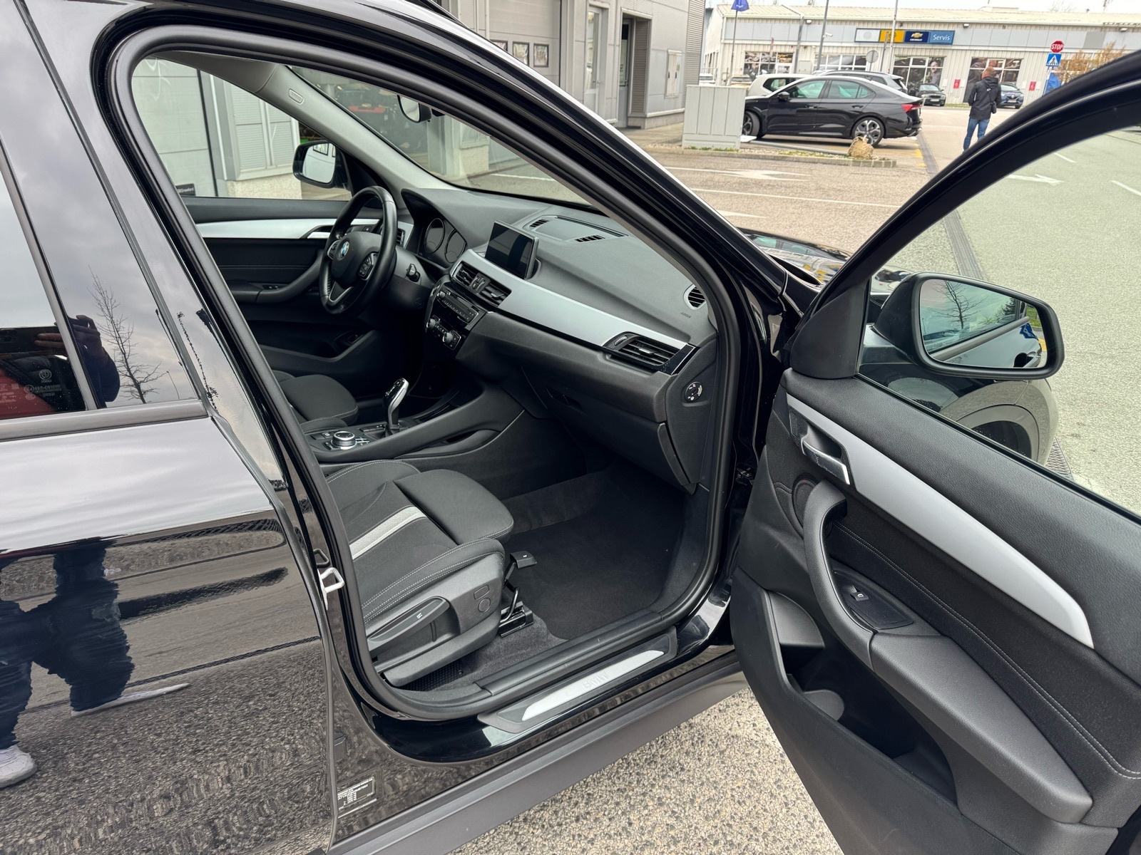 BMW X1 18d *AUTOMATIK,NIJE UVOZ,ORIGINAL KM,SERVISNA,1 VLASNIK,110 KW*, fotografija 12