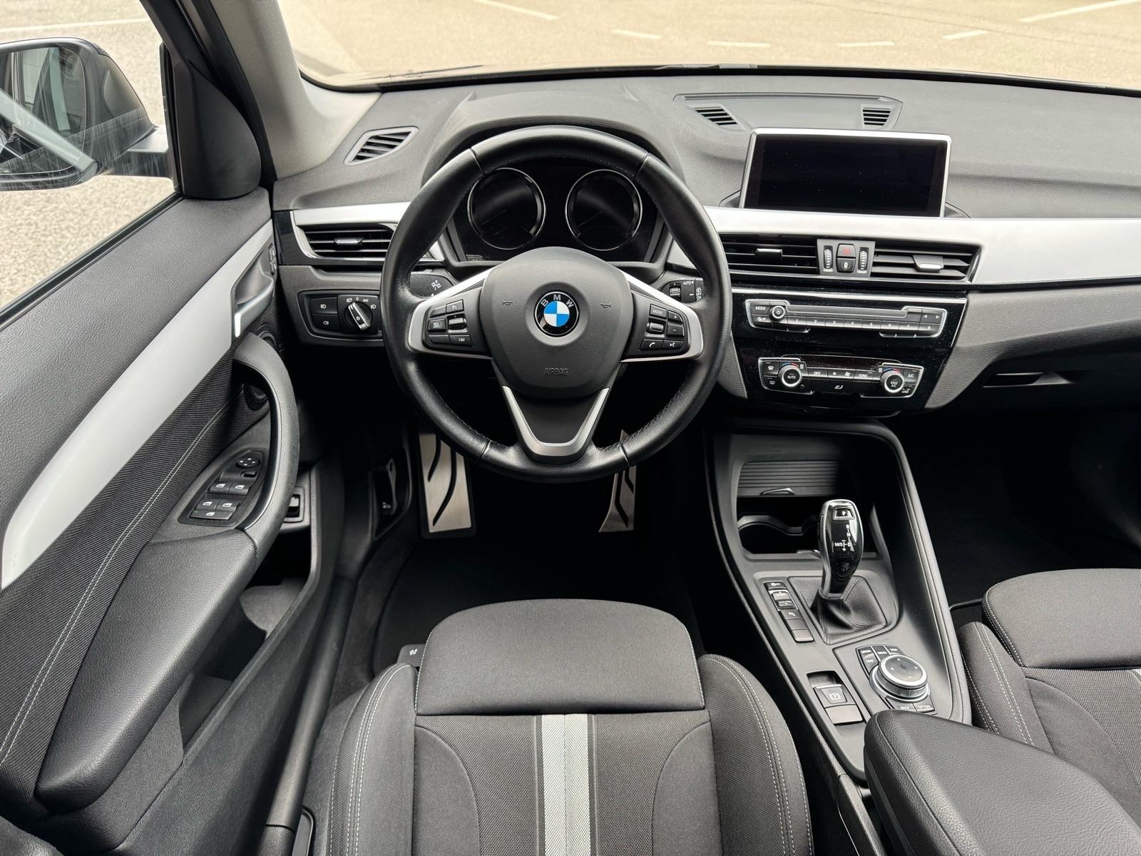 BMW X1 18d *AUTOMATIK,NIJE UVOZ,ORIGINAL KM,SERVISNA,1 VLASNIK,110 KW*, fotografija 10