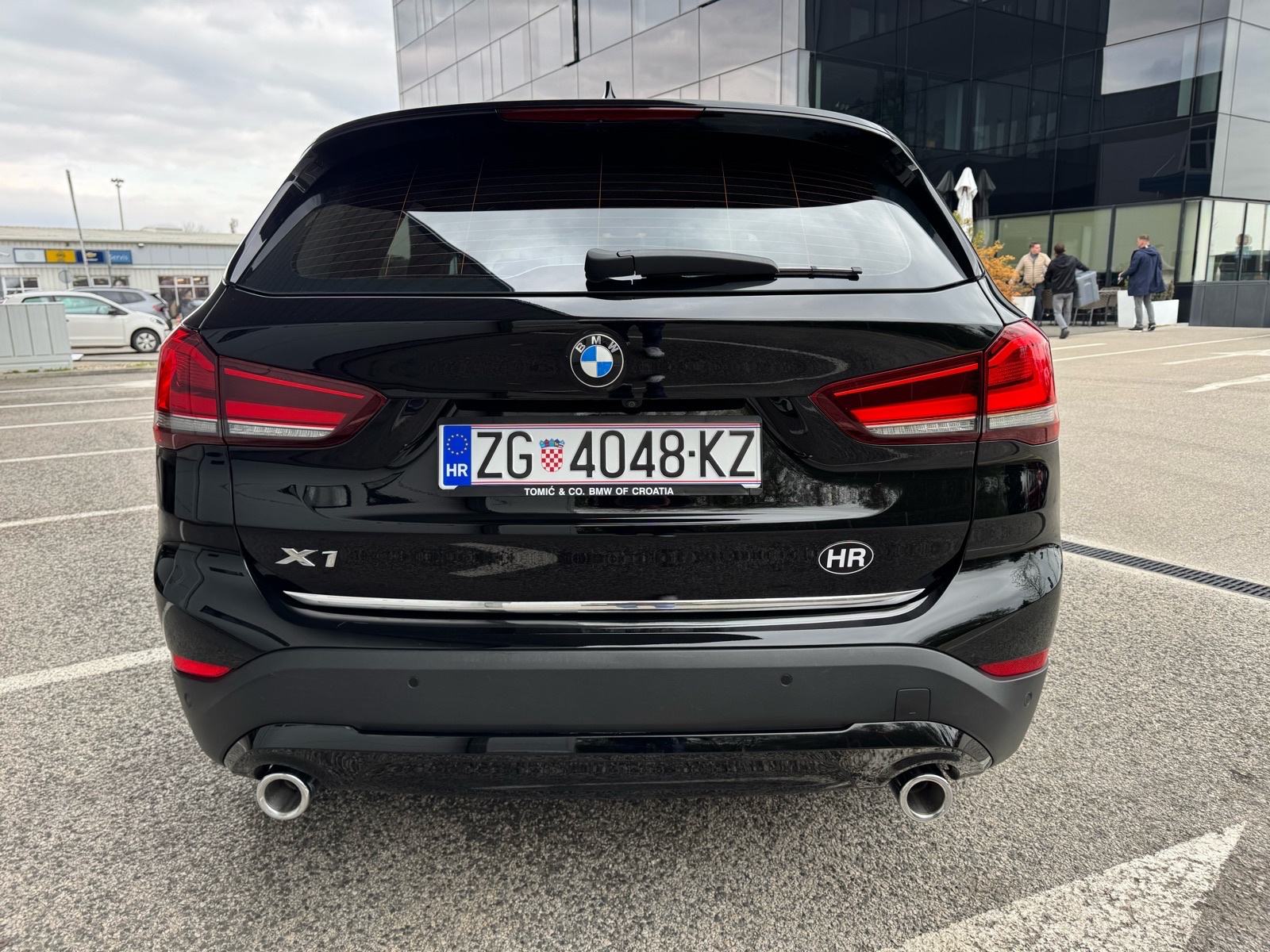 BMW X1 18d *AUTOMATIK,NIJE UVOZ,ORIGINAL KM,SERVISNA,1 VLASNIK,110 KW*, fotografija 4