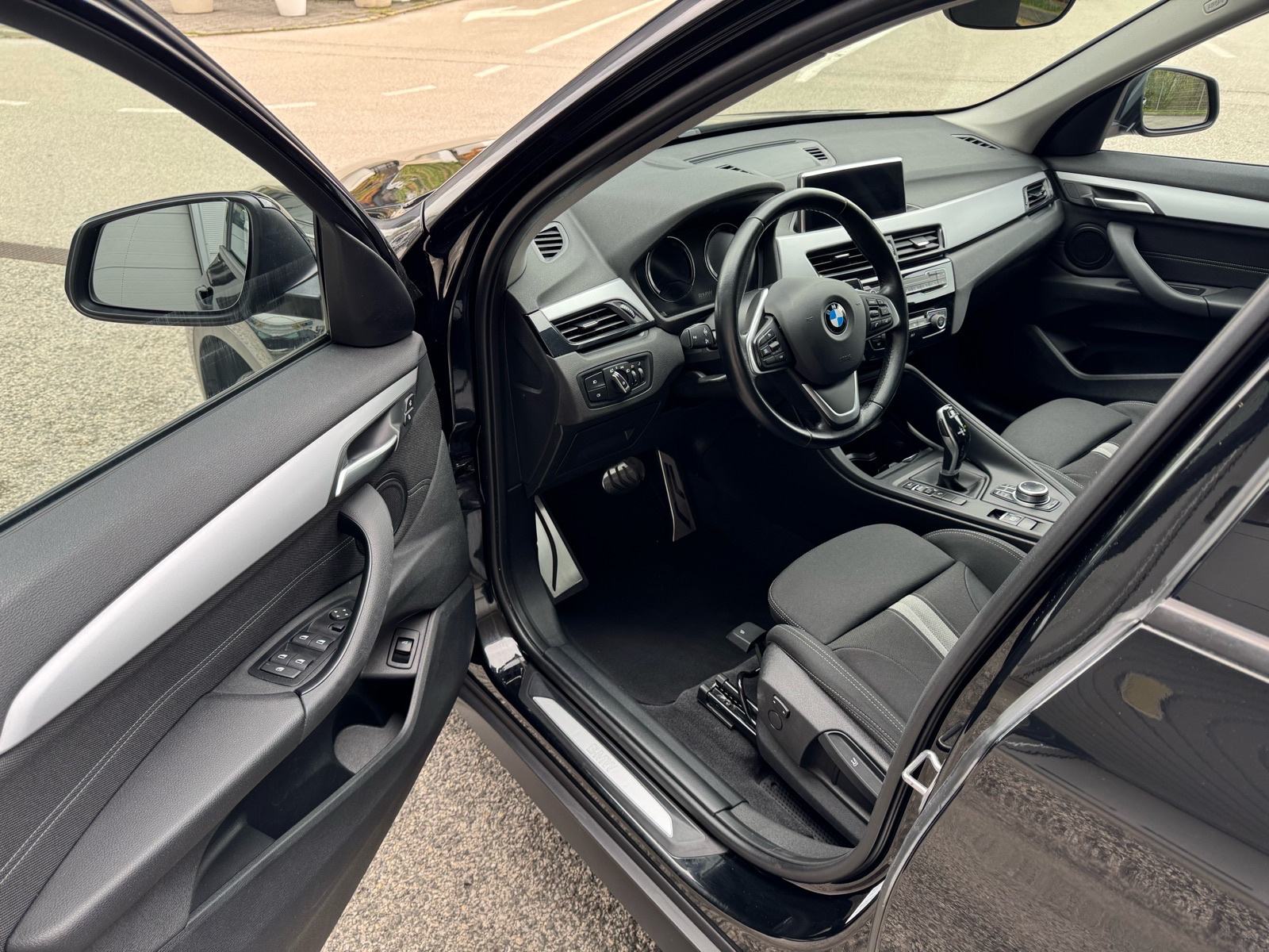 BMW X1 18d *AUTOMATIK,NIJE UVOZ,ORIGINAL KM,SERVISNA,1 VLASNIK,110 KW*, fotografija 9