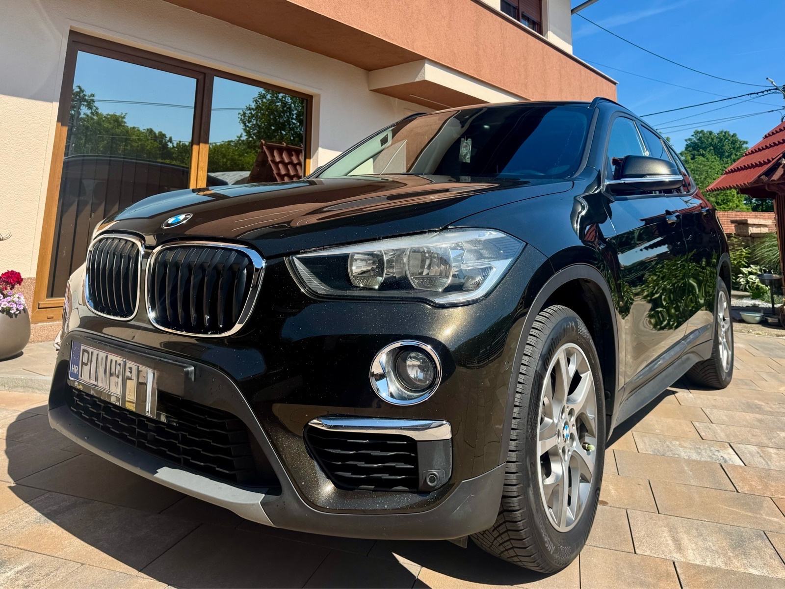 BMW X1 18d automatik,pdc 360*,navi,aluperla boja!, fotografija 7