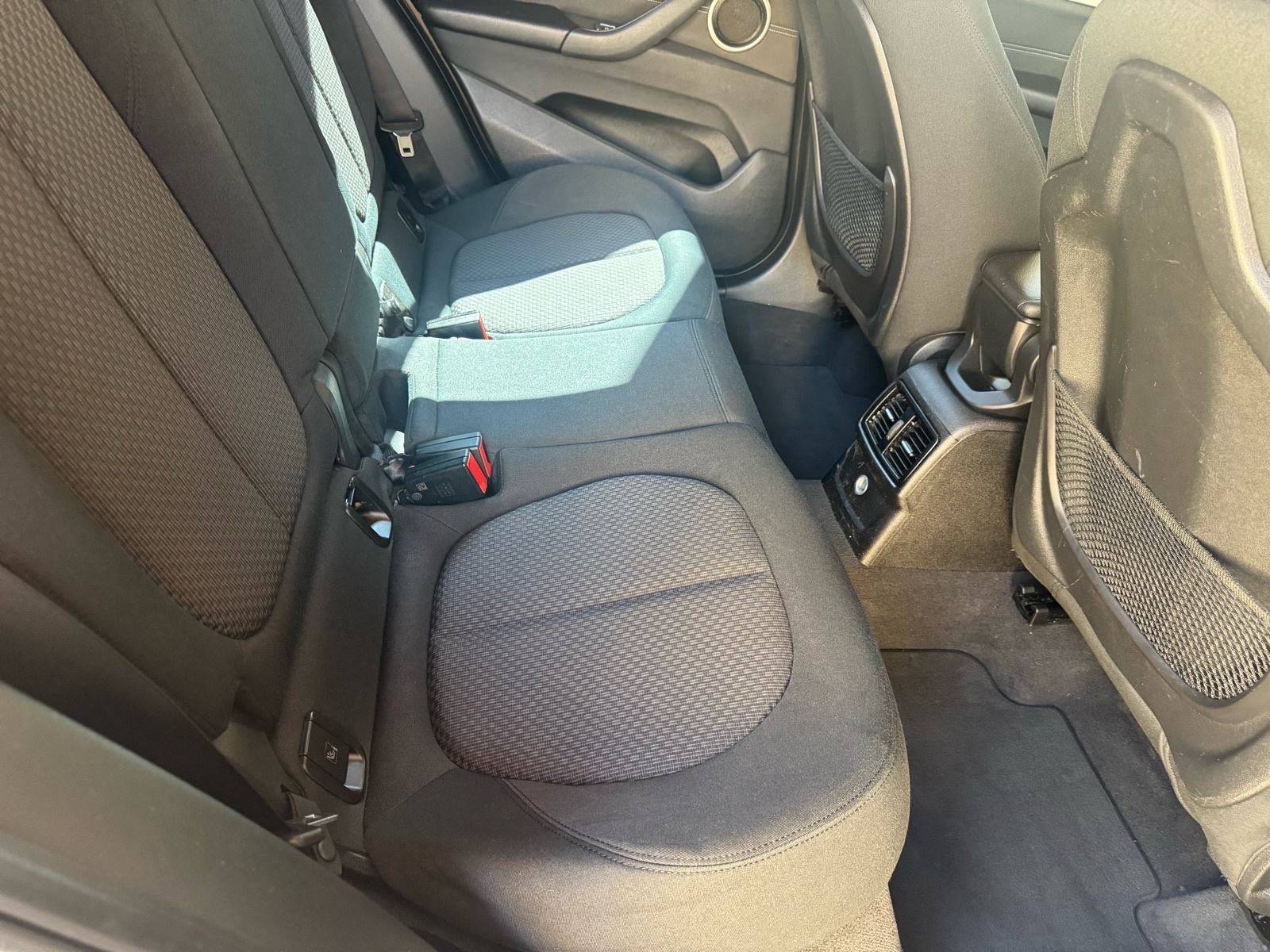 BMW X1 18d automatik,pdc 360*,navi,aluperla boja!, fotografija 10