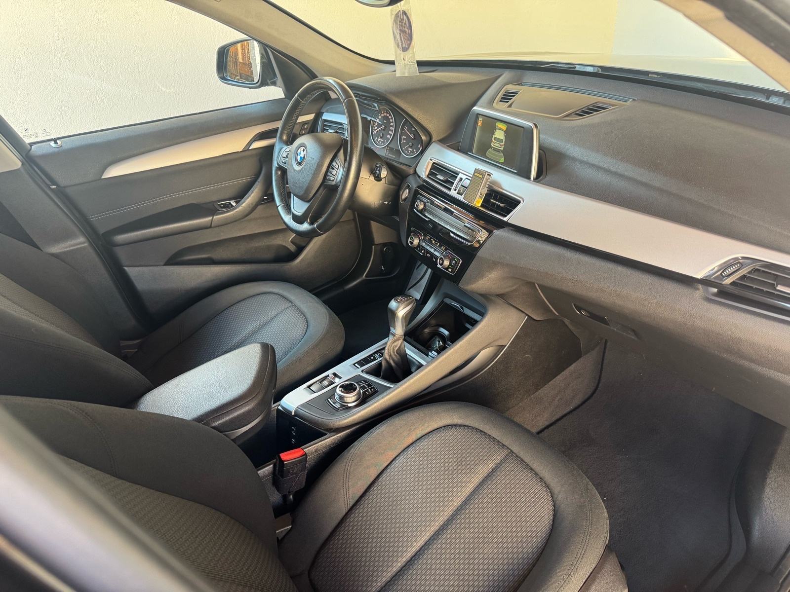 BMW X1 18d automatik,pdc 360*,navi,aluperla boja!, fotografija 13