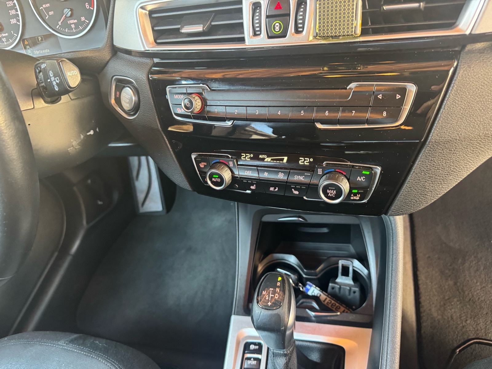 BMW X1 18d automatik,pdc 360*,navi,aluperla boja!, fotografija 14