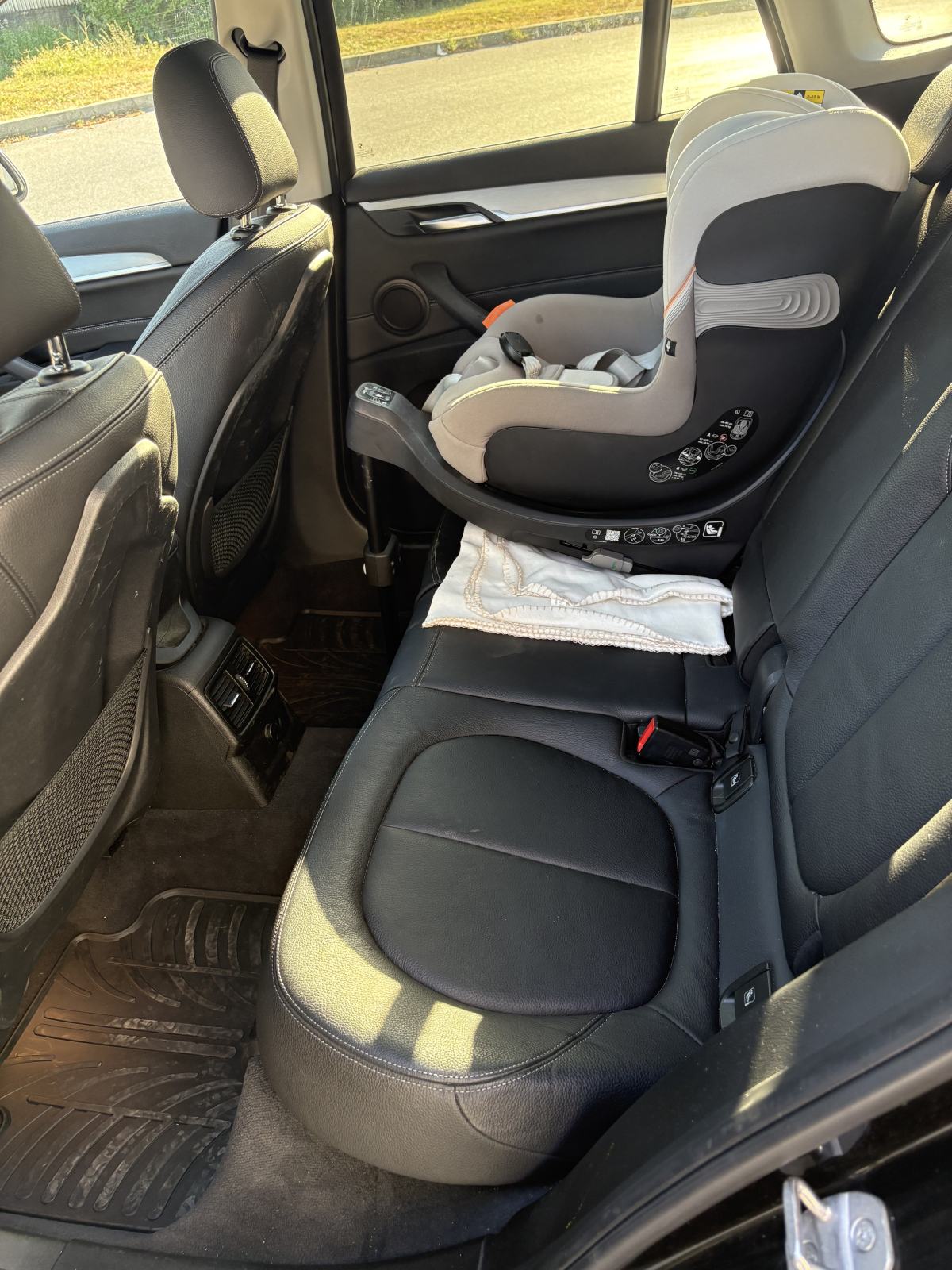 BMW X1 18d automatik, fotografija 12