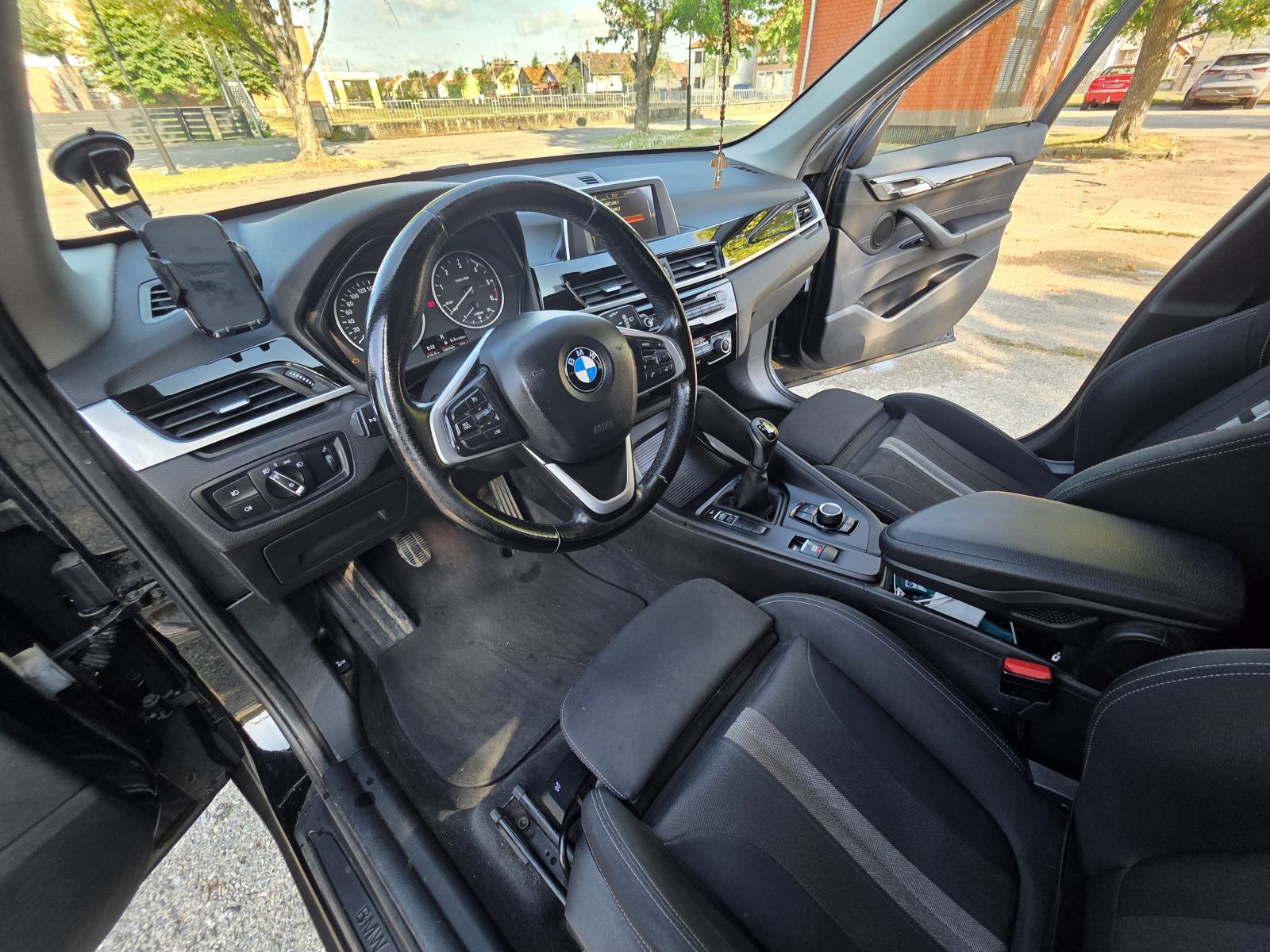 BMW X1 F48 ☆ 2.0D ☆ 150KS ☆ SPORTSKA SJEDALA ☆ LED ☆ 18"/17" KOTAČI ☆, fotografija 9