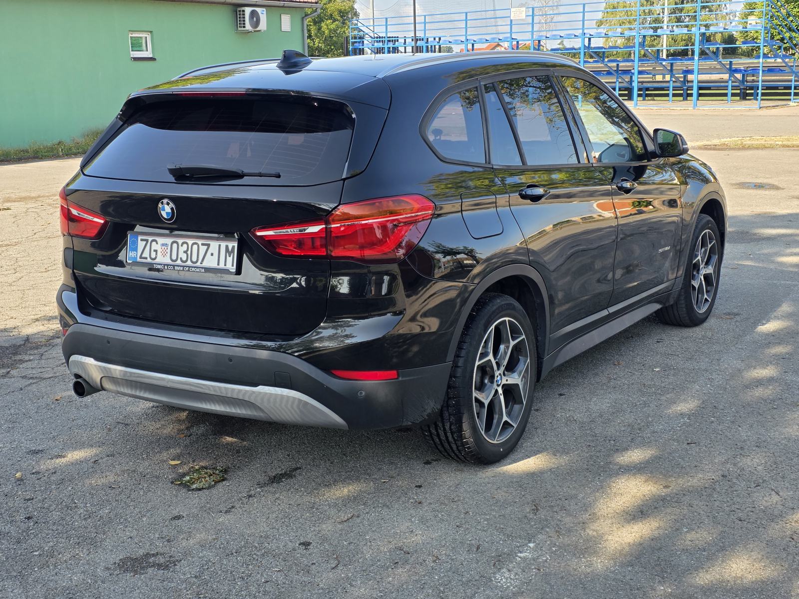 BMW X1 F48 ☆ 2.0D ☆ 150KS ☆ SPORTSKA SJEDALA ☆ LED ☆ 18"/17" KOTAČI ☆, fotografija 3
