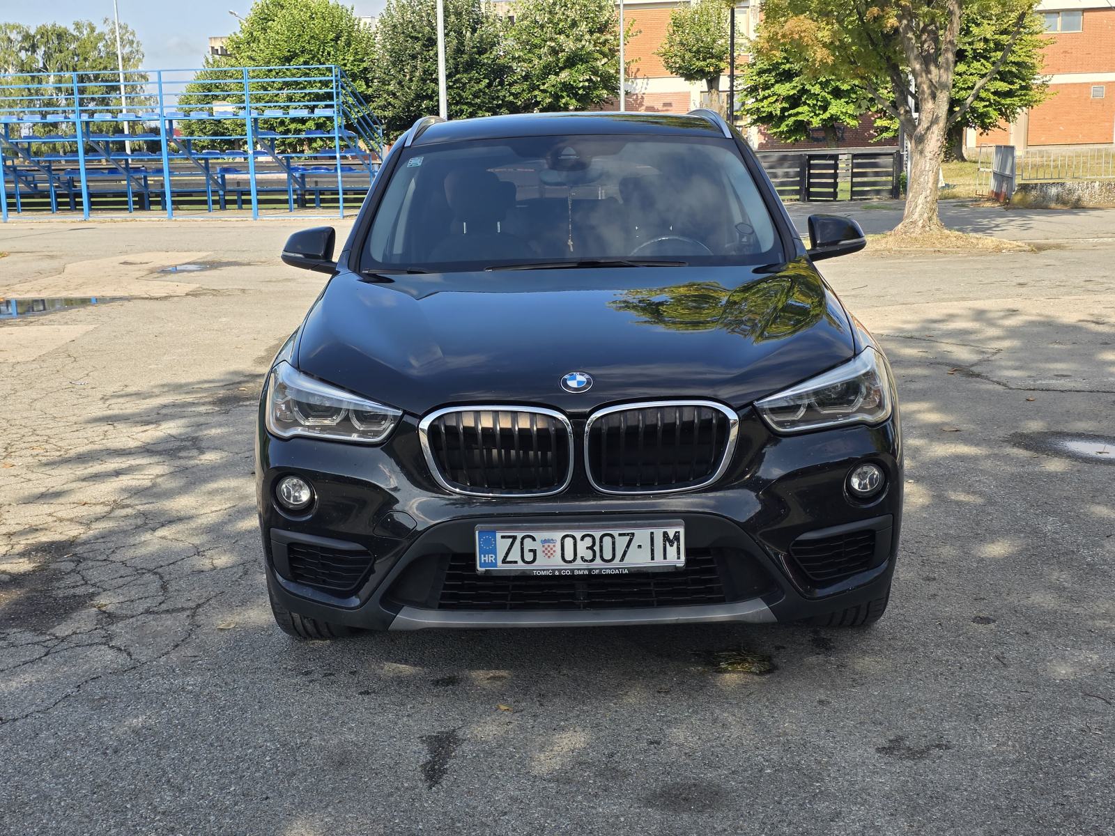 BMW X1 F48 ☆ 2.0D ☆ 150KS ☆ SPORTSKA SJEDALA ☆ LED ☆ 18"/17" KOTAČI ☆, fotografija 5