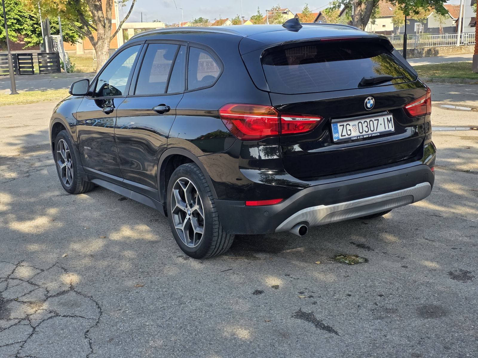 BMW X1 F48 ☆ 2.0D ☆ 150KS ☆ SPORTSKA SJEDALA ☆ LED ☆ 18"/17" KOTAČI ☆, fotografija 4