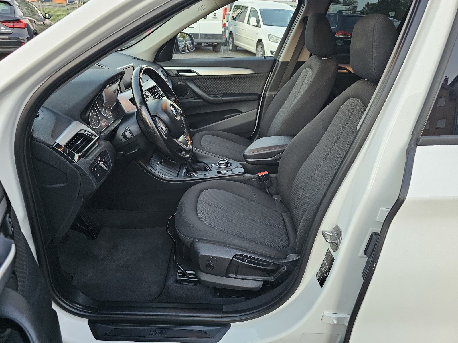 BMW X1 18d ***TOP-STANJE***NAVIGACIJA-XENON-LED***KAMERA-SENZORI***, fotografija 9