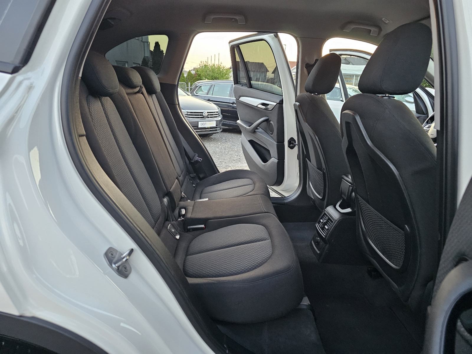 BMW X1 18d ***TOP-STANJE***NAVIGACIJA-XENON-LED***KAMERA-SENZORI***, fotografija 12