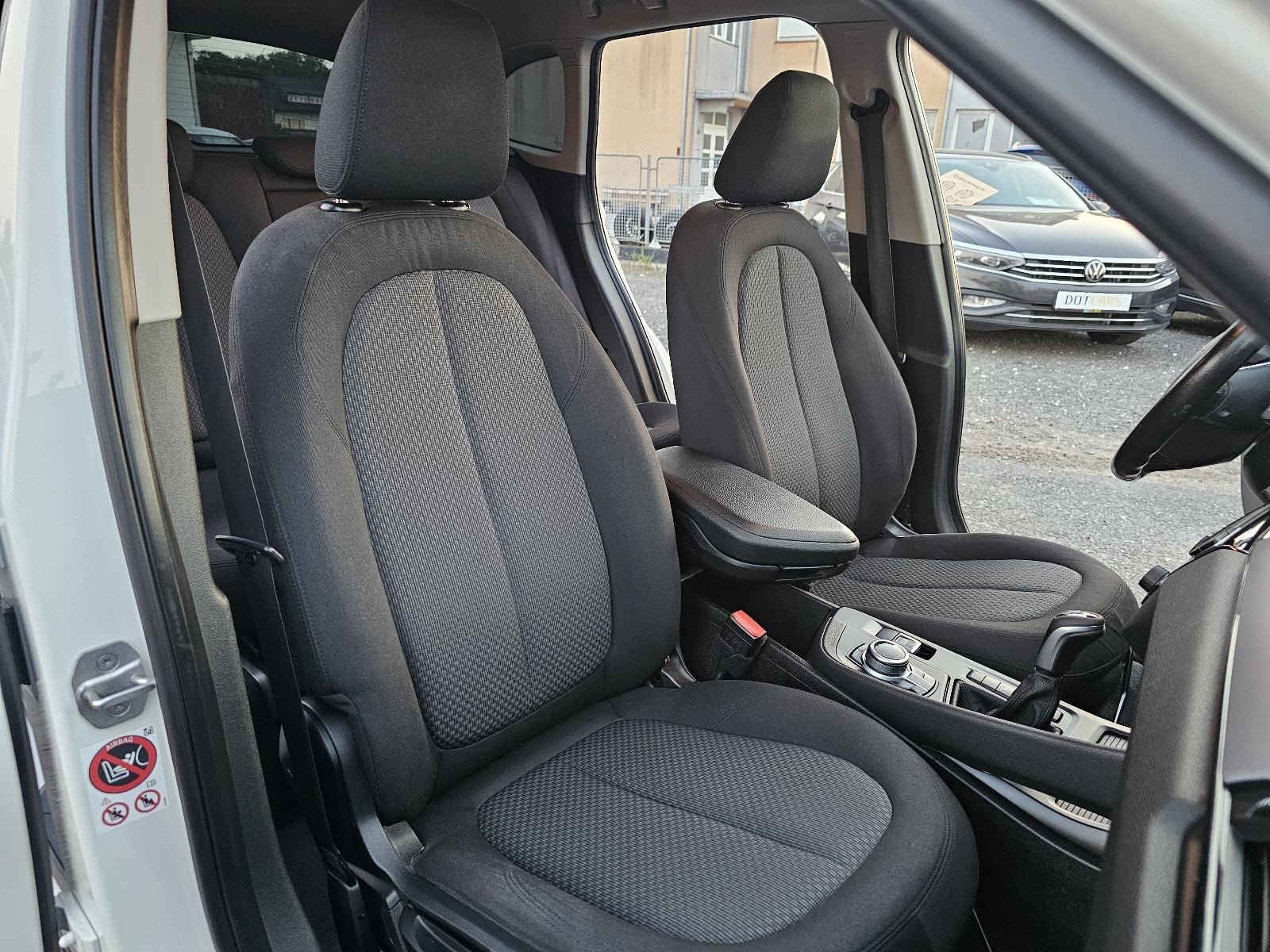 BMW X1 18d ***TOP-STANJE***NAVIGACIJA-XENON-LED***KAMERA-SENZORI***, fotografija 13