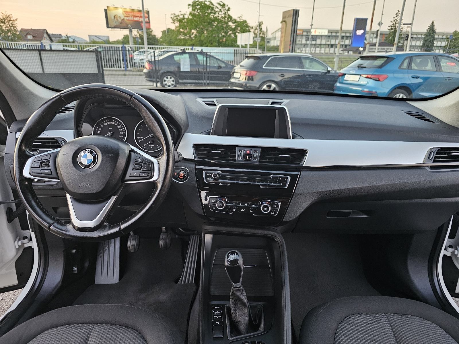 BMW X1 18d ***TOP-STANJE***NAVIGACIJA-XENON-LED***KAMERA-SENZORI***, fotografija 14