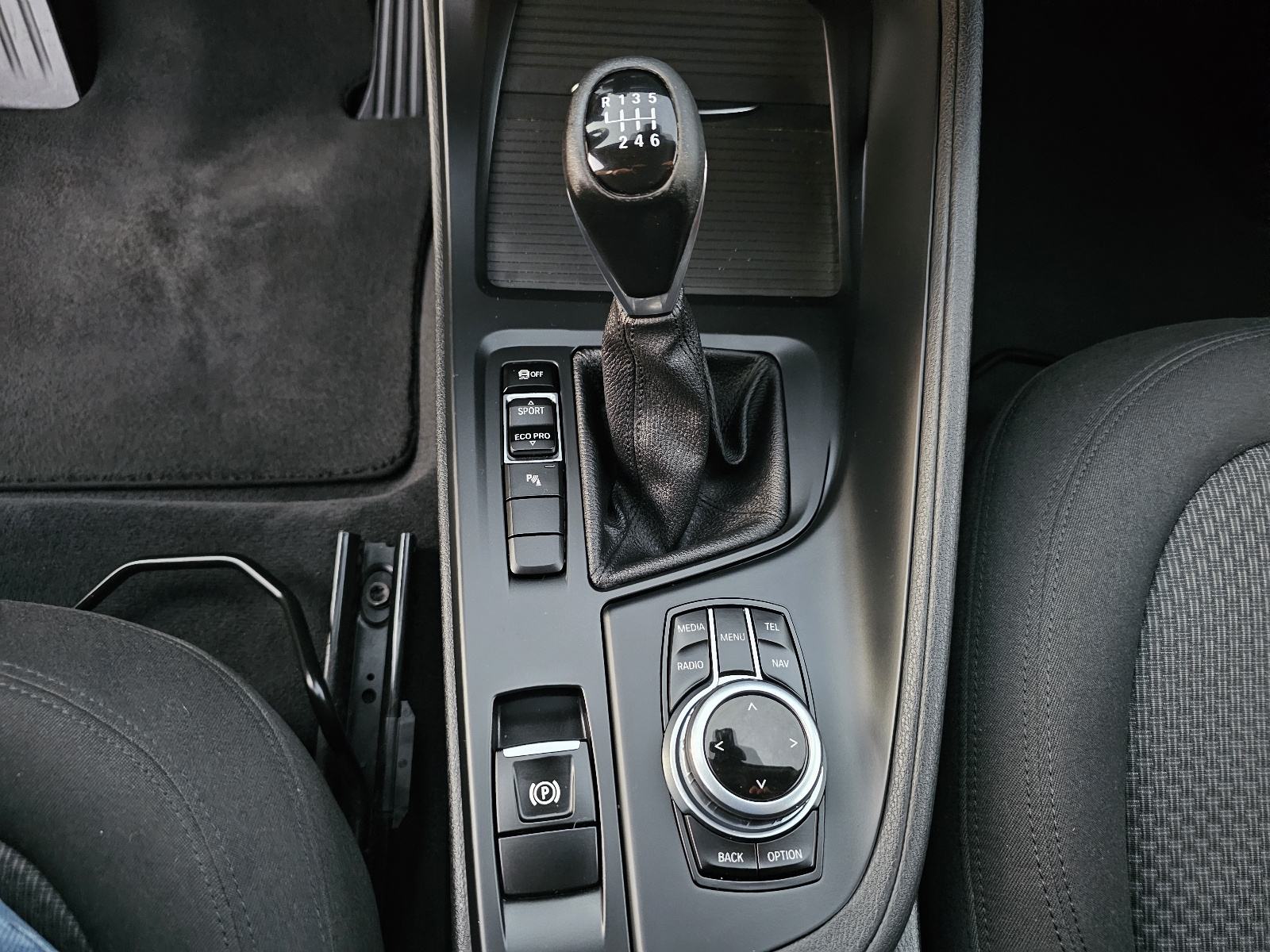 BMW X1 18d ***TOP-STANJE***NAVIGACIJA-XENON-LED***KAMERA-SENZORI***, fotografija 18