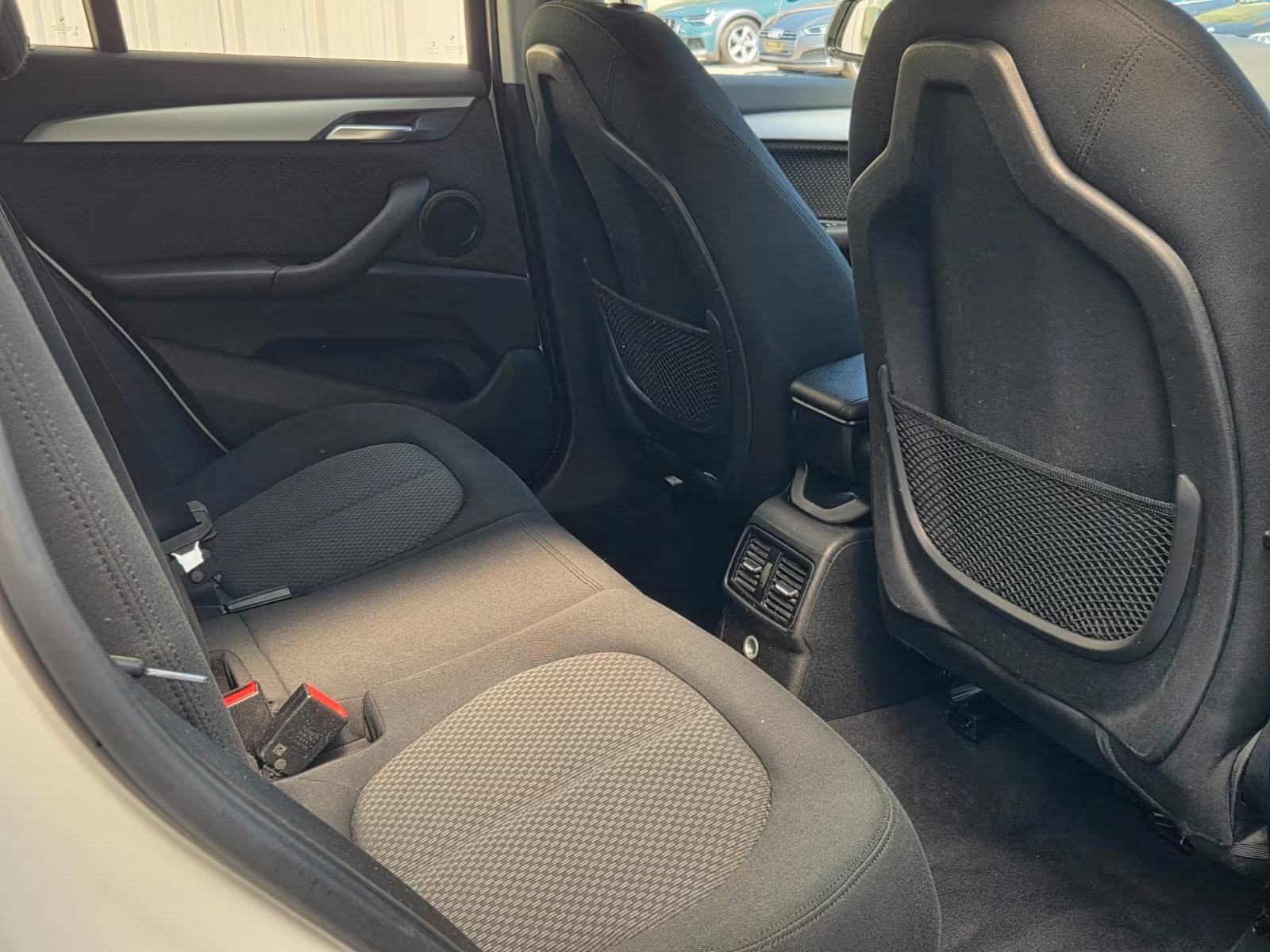 BMW X1 18d xDrive, Advantage, fotografija 3
