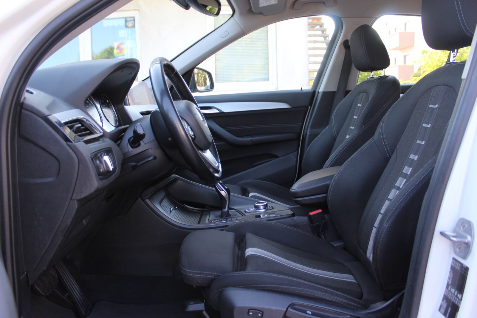 BMW X1 20i AUTOMATIK, LED, ALU 18", NAVIGACIJA, SP. SJEDALA, GARANCIJA, fotografija 8