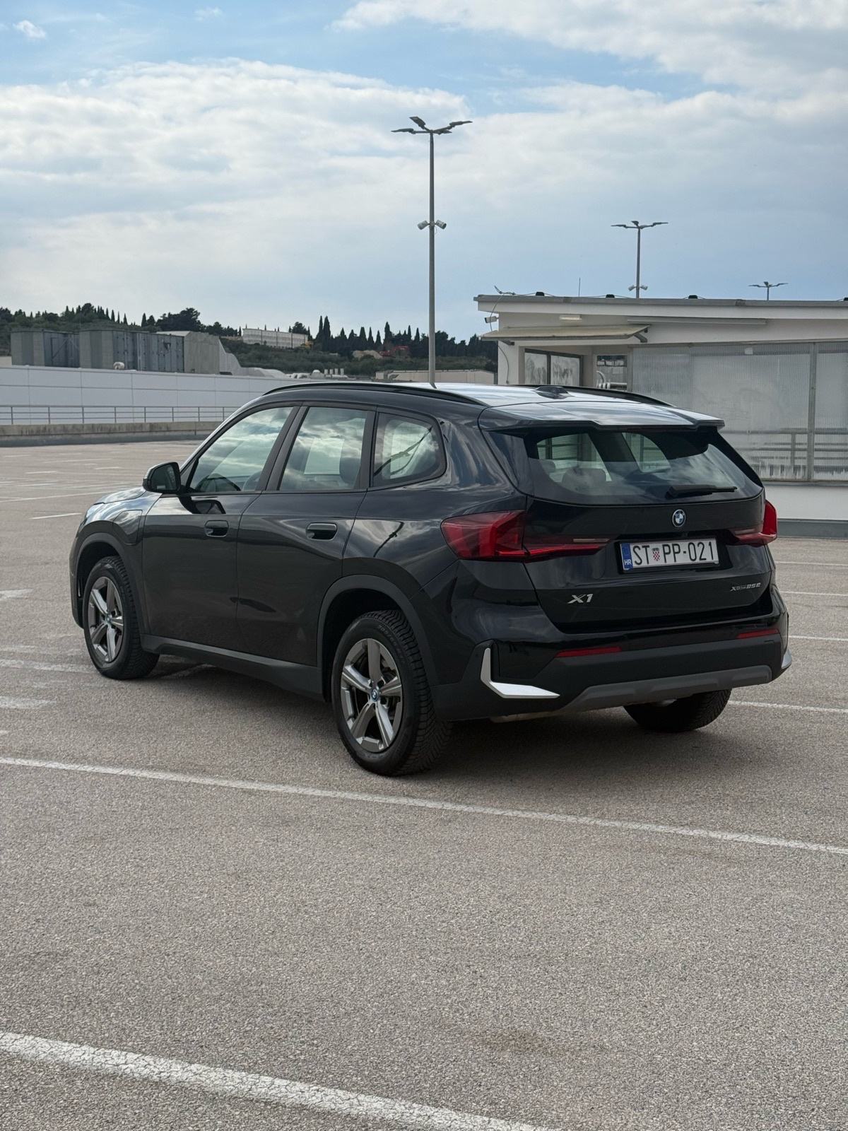 BMW X1 25e xDrive 245 KS, LED+KAM+PDC+NAV “ u sustavu pdv “, fotografija 10