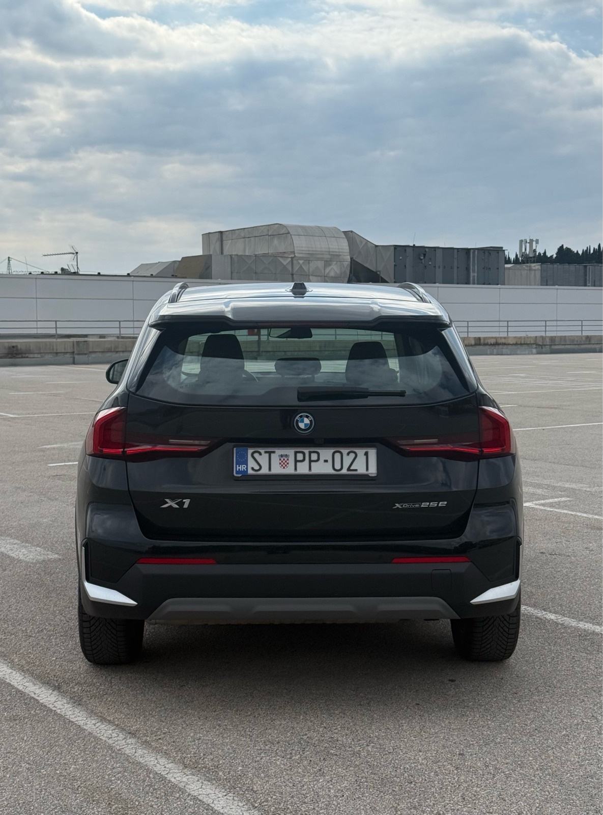 BMW X1 25e xDrive 245 KS, LED+KAM+PDC+NAV “ u sustavu pdv “, fotografija 13