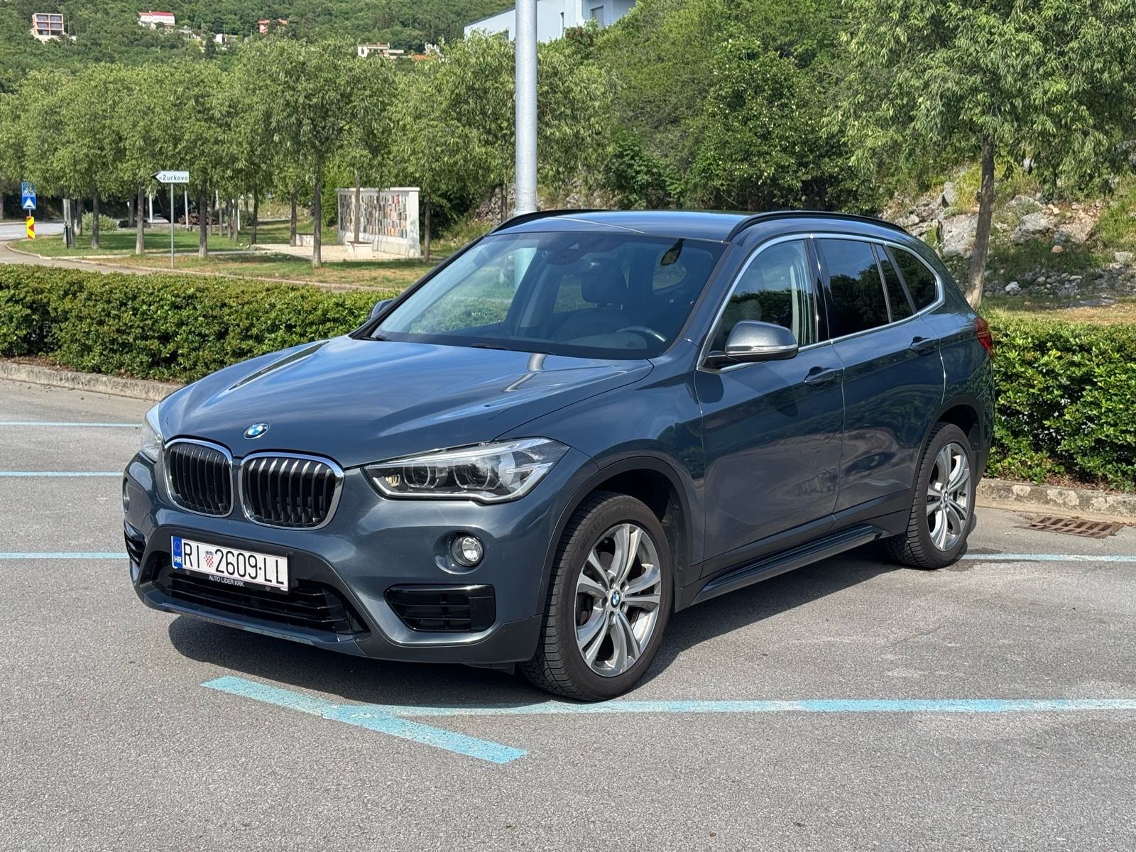BMW X1 HEAD UP/MEMORIJA/KOŽA/GRIJANA SJEDALA/NAVIGACIJA ***FULL***, fotografija 3