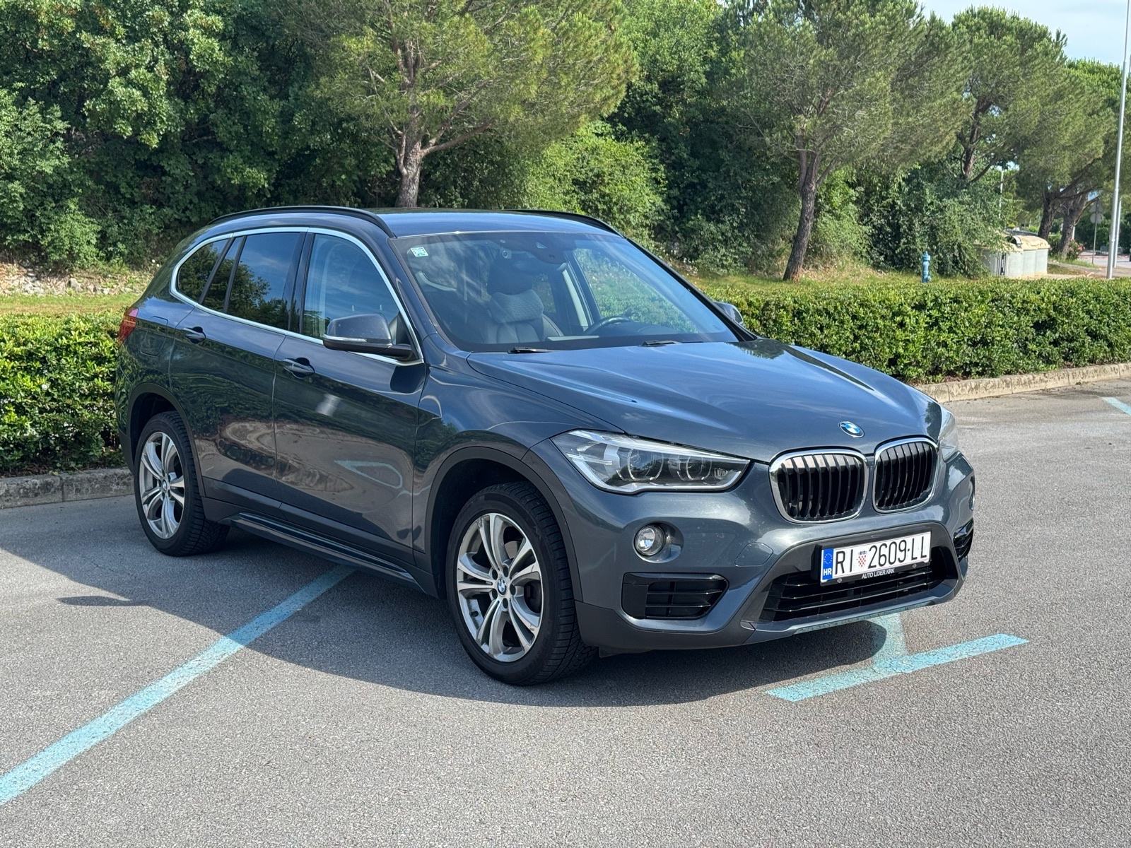 BMW X1 HEAD UP/MEMORIJA/KOŽA/GRIJANA SJEDALA/NAVIGACIJA ***FULL***, fotografija 2