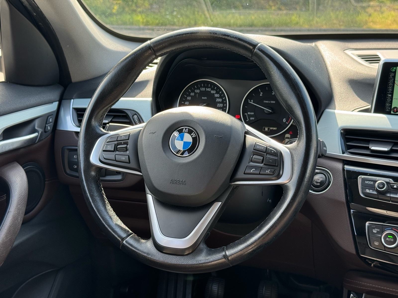 BMW X1 HEAD UP/MEMORIJA/KOŽA/GRIJANA SJEDALA/NAVIGACIJA ***FULL***, fotografija 13