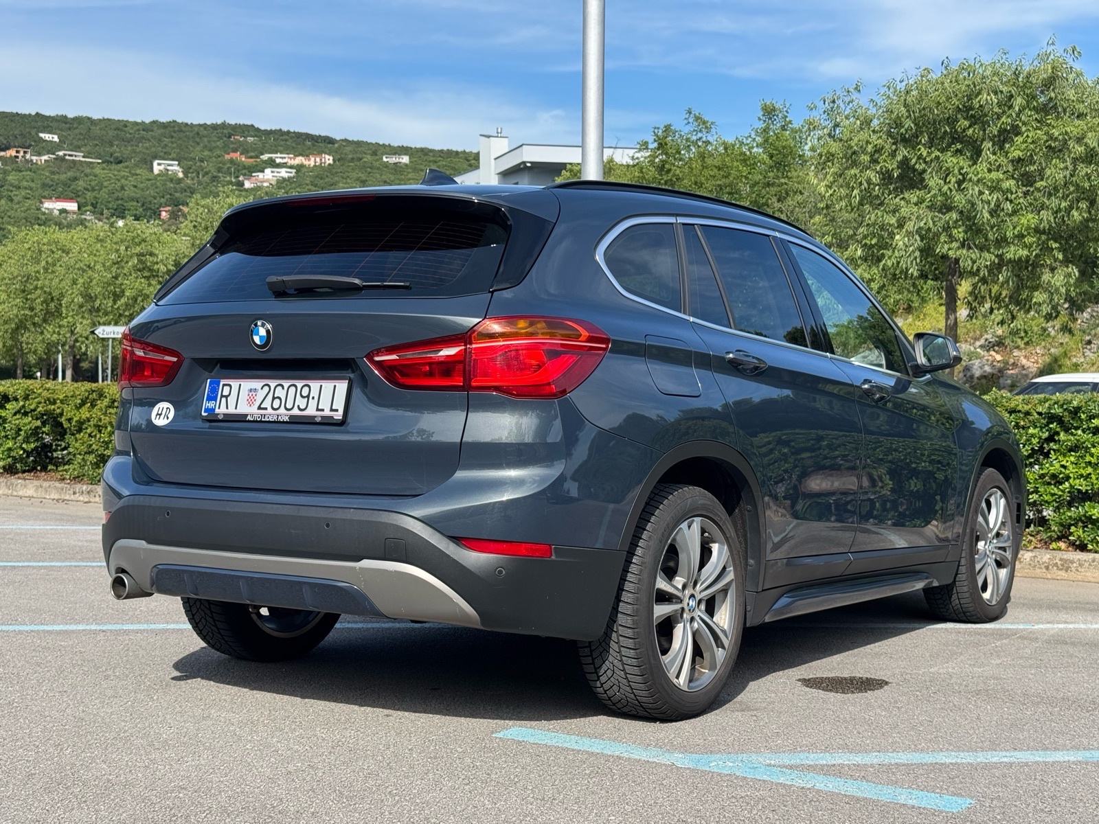 BMW X1 HEAD UP/MEMORIJA/KOŽA/GRIJANA SJEDALA/NAVIGACIJA ***FULL***, fotografija 8