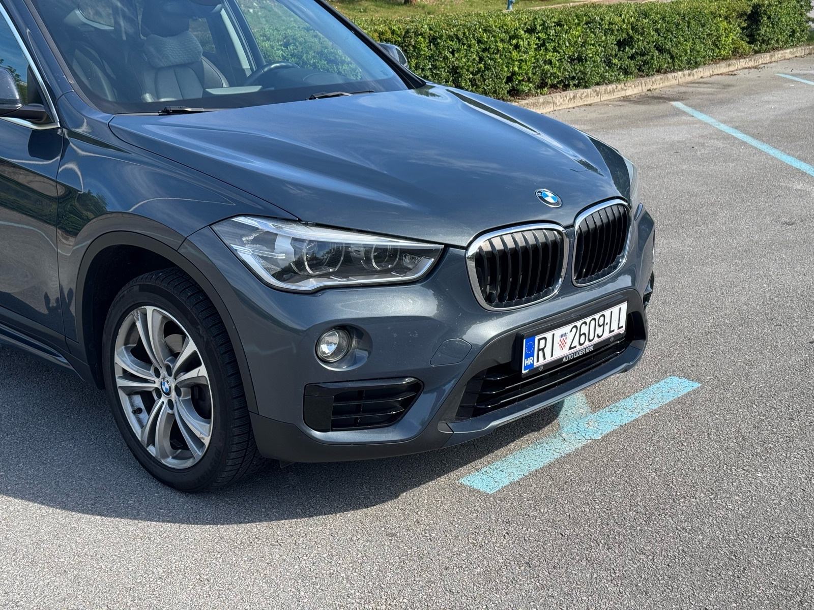 BMW X1 HEAD UP/MEMORIJA/KOŽA/GRIJANA SJEDALA/NAVIGACIJA ***FULL***, fotografija 4