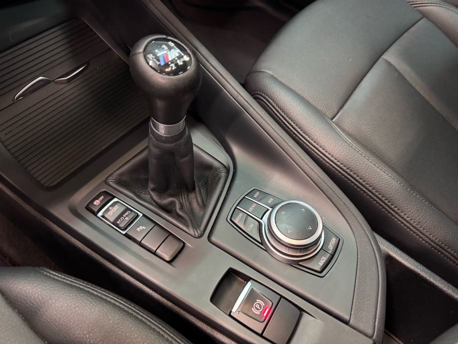 BMW X1 18i u PDV, REG. 11/26, FULL OPREMA + ŠIBER **POPUST**, fotografija 18
