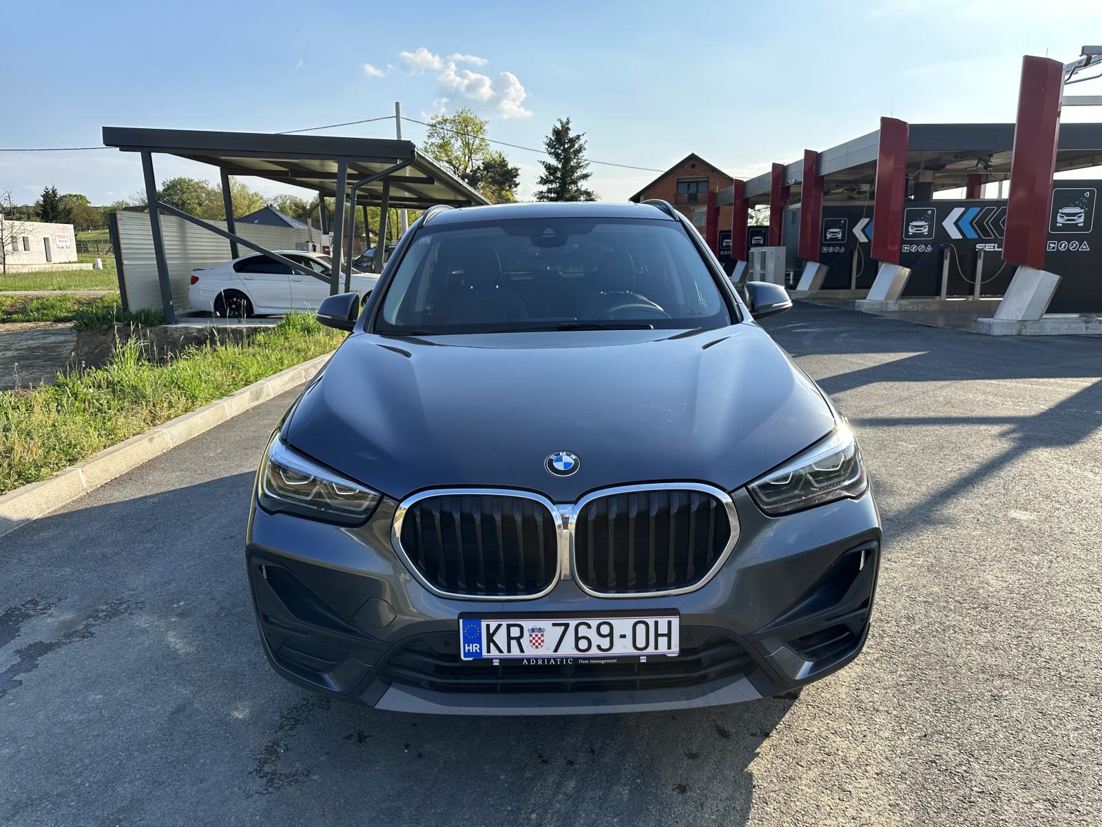 BMW X1 18i u PDV, REG. 11/26, FULL OPREMA + ŠIBER **POPUST**, fotografija 2