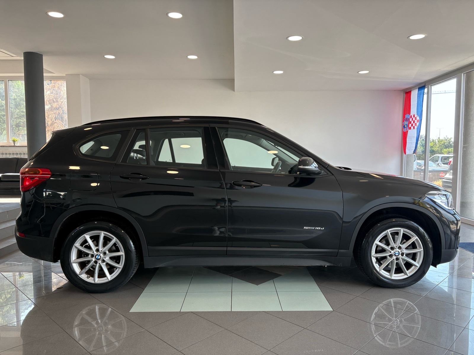 BMW X1 sDrive 18d Advantage, fotografija 7