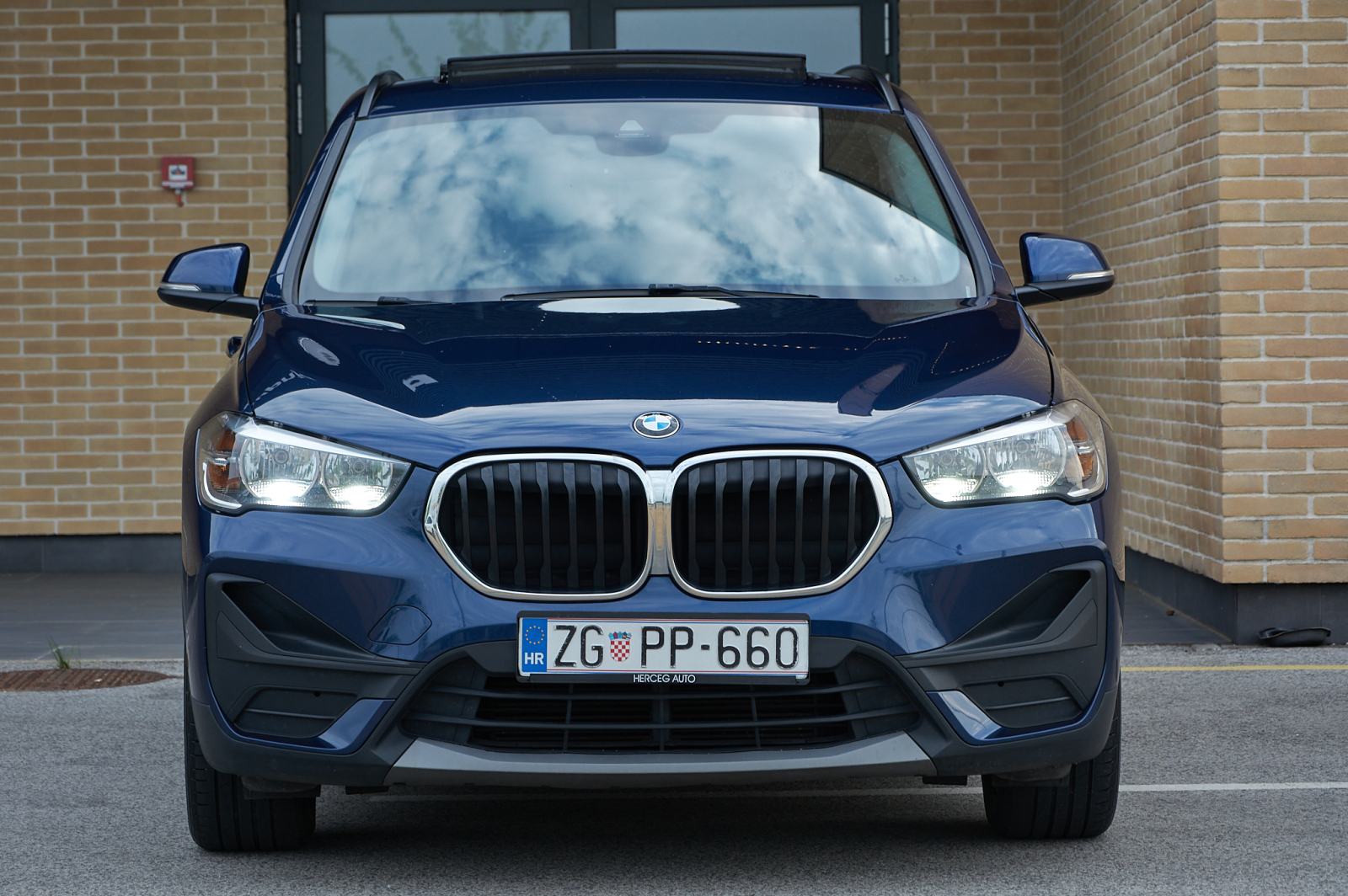 BMW X1 sDrive16d aut.-tipt. mod.2020g. LCI redizajn. Servisna knjiga., fotografija 2