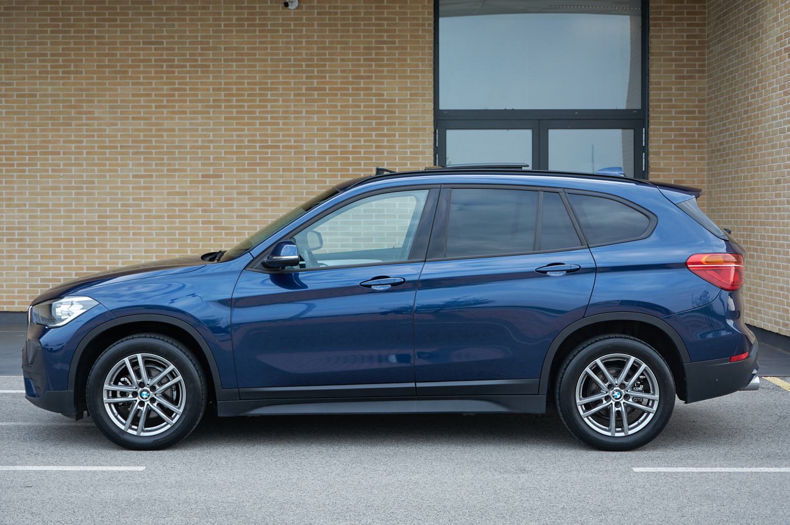 BMW X1 sDrive16d aut.-tipt. mod.2020g. LCI redizajn. Servisna knjiga., fotografija 3
