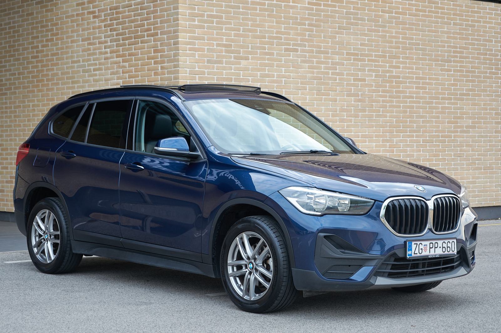 BMW X1 sDrive16d aut.-tipt. mod.2020g. LCI redizajn. Servisna knjiga., fotografija 8