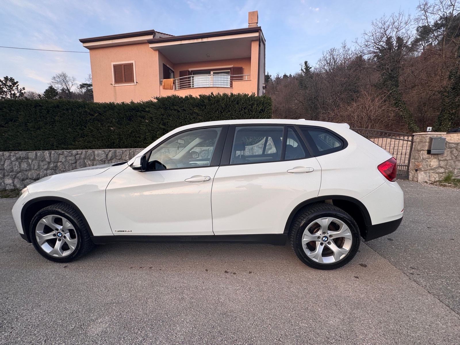 BMW X1 sDrive16d automatik, fotografija 8