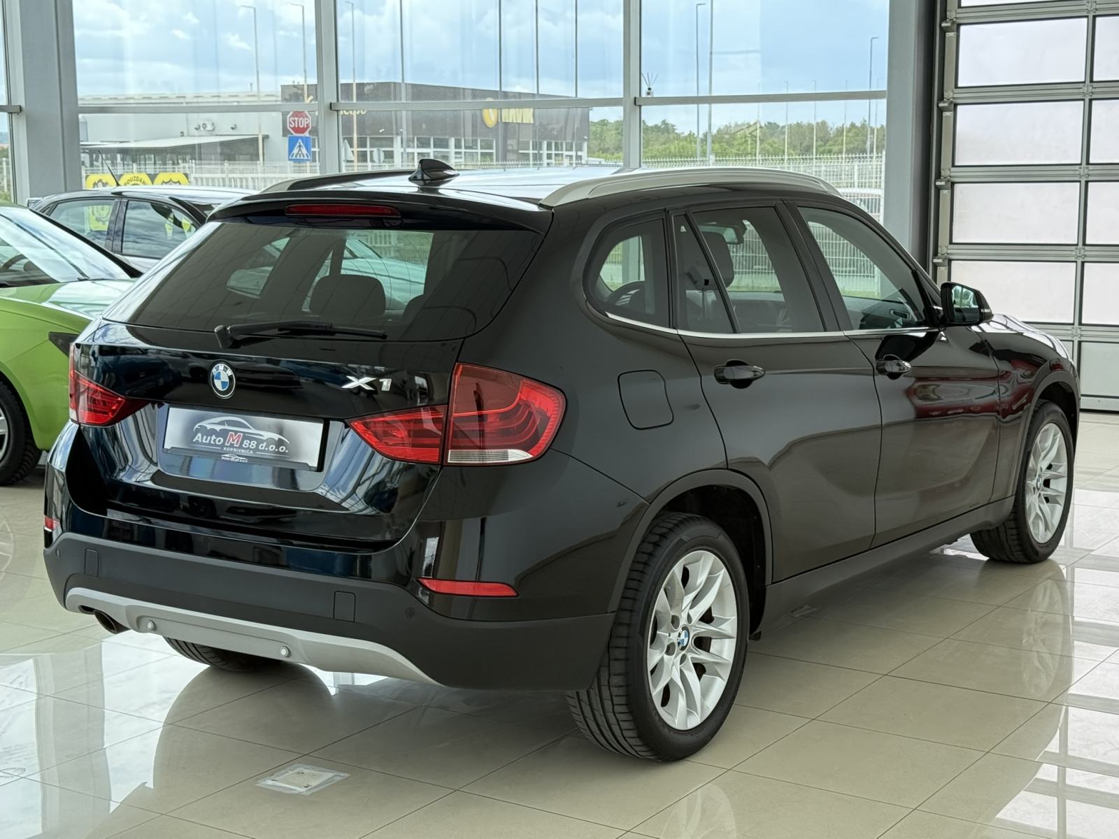 BMW X1 sDrive16d⭐️140.000km⭐️NAVI⭐️PARKING SENZORI⭐️ ALU 17⭐️GARANCIJA, fotografija 9