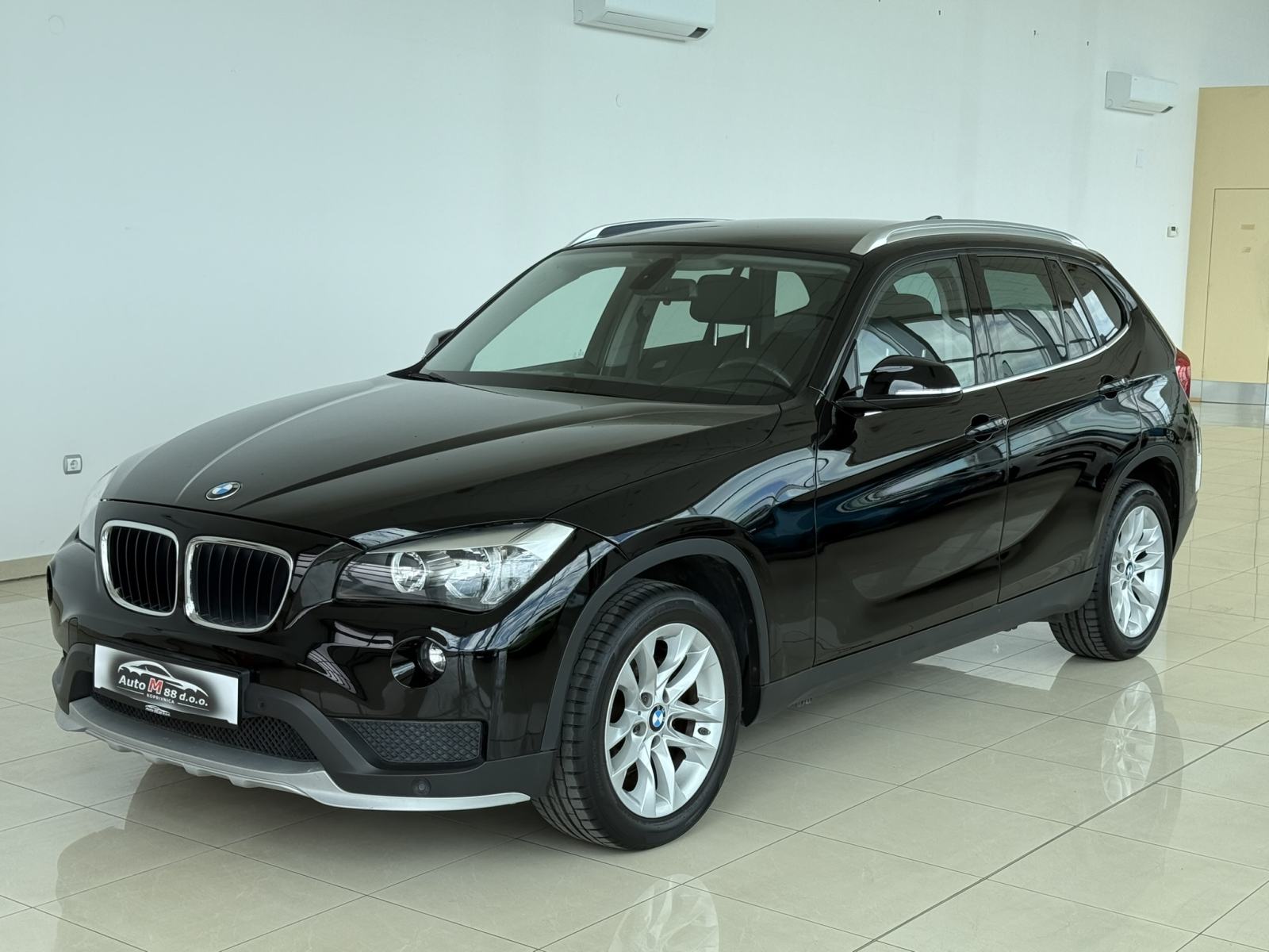 BMW X1 sDrive16d⭐️140.000km⭐️NAVI⭐️PARKING SENZORI⭐️ ALU 17⭐️GARANCIJA, fotografija 4