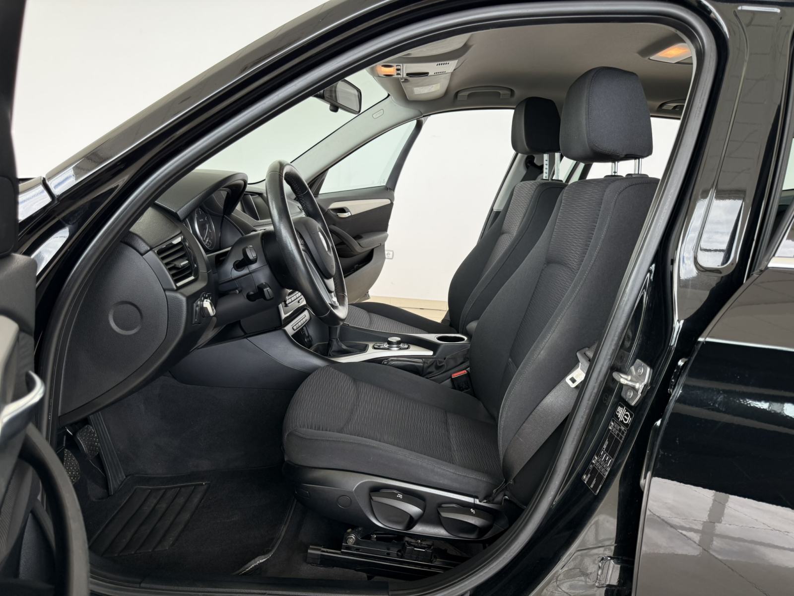 BMW X1 sDrive16d⭐️140.000km⭐️NAVI⭐️PARKING SENZORI⭐️ ALU 17⭐️GARANCIJA, fotografija 12