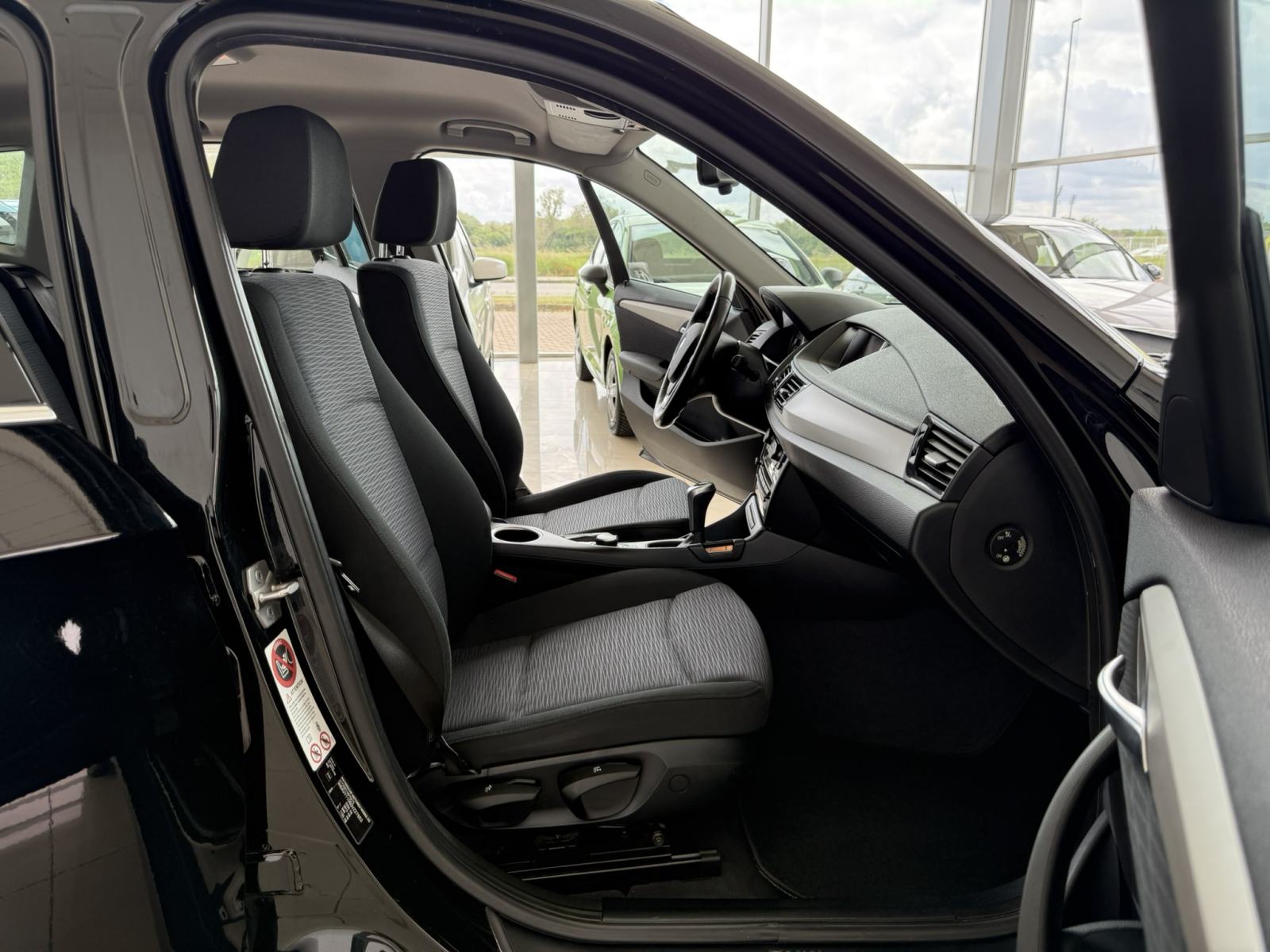 BMW X1 sDrive16d⭐️140.000km⭐️NAVI⭐️PARKING SENZORI⭐️ ALU 17⭐️GARANCIJA, fotografija 17