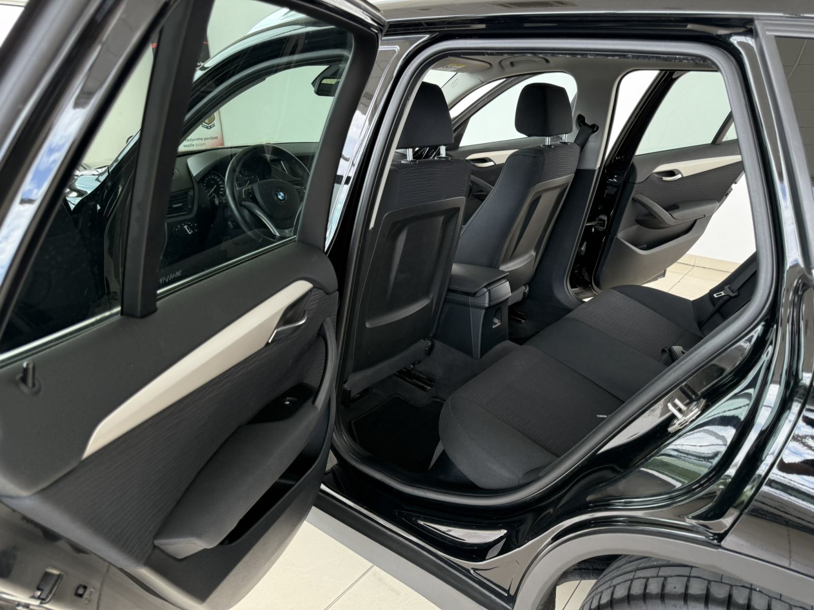 BMW X1 sDrive16d⭐️140.000km⭐️NAVI⭐️PARKING SENZORI⭐️ ALU 17⭐️GARANCIJA, fotografija 14