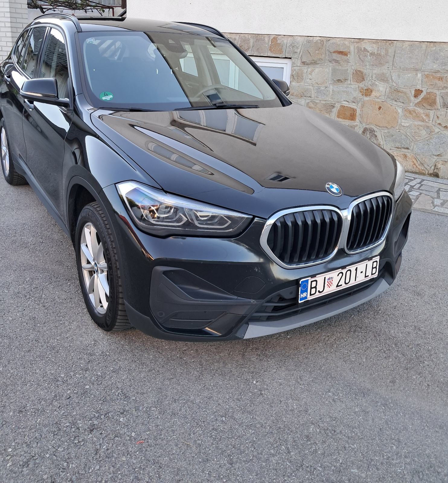 BMW X1 sDrive16d, nove gume,NAVI-LED-Registriran 1 god., fotografija 3