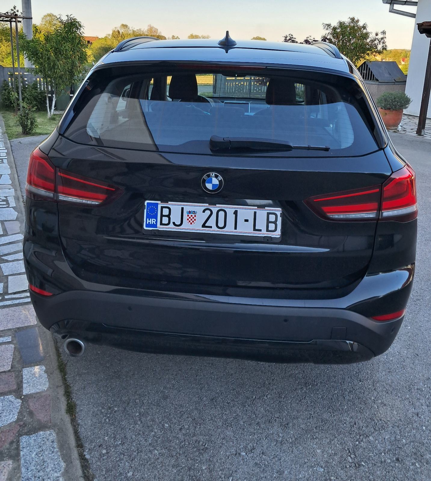 BMW X1 sDrive16d, nove gume,NAVI-LED-Registriran 1 god., fotografija 6