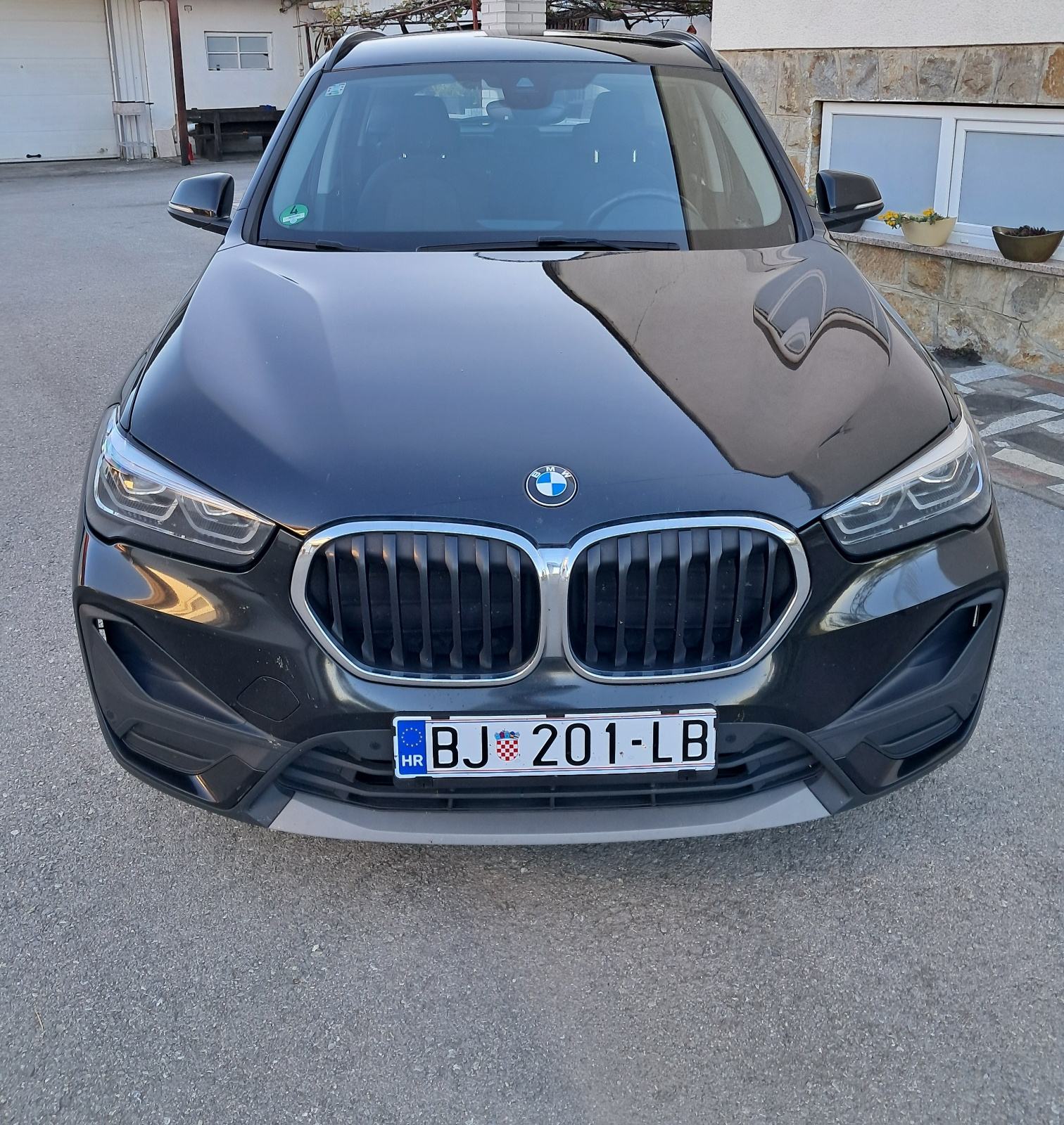 BMW X1 sDrive16d, nove gume,NAVI-LED-Registriran 1 god., fotografija 4