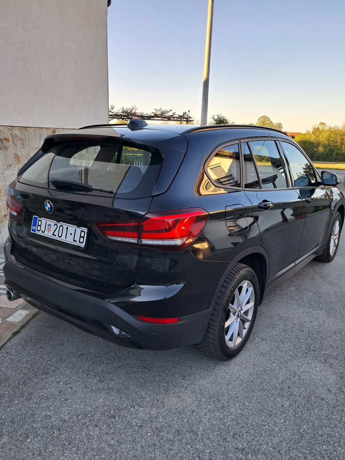 BMW X1 sDrive16d, nove gume,NAVI-LED-Registriran 1 god., fotografija 7