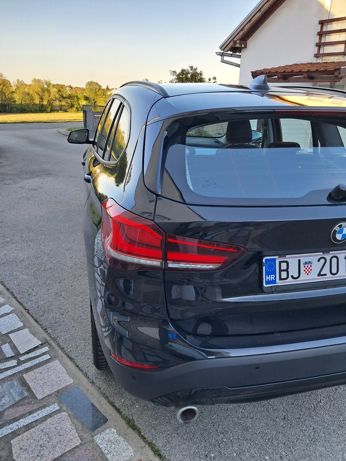 BMW X1 sDrive16d, nove gume,NAVI-LED-Registriran 1 god., fotografija 5