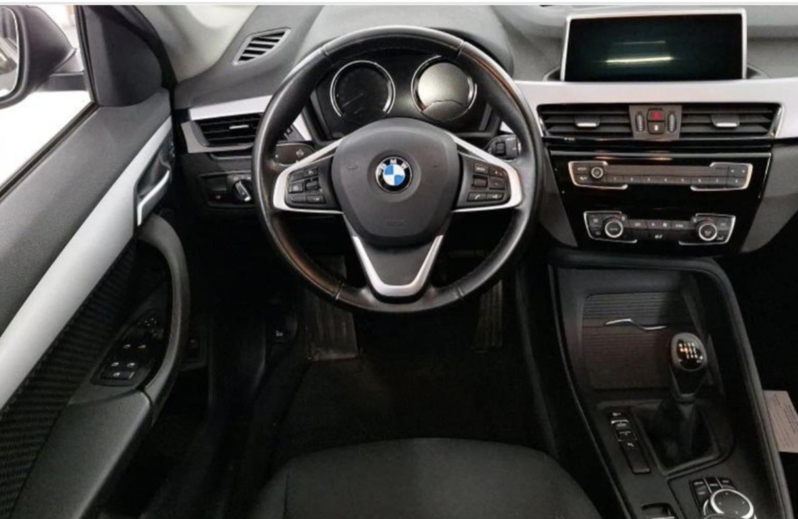 BMW X1 sDrive16d, nove gume,NAVI-LED-Registriran 1 god., fotografija 9