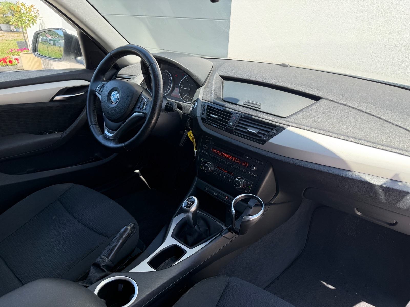 BMW X1 sDrive16d, fotografija 11