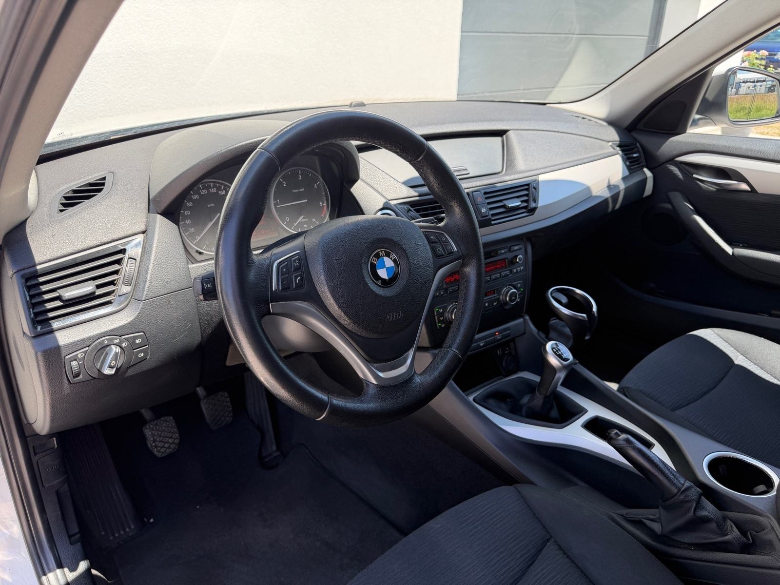 BMW X1 sDrive16d, fotografija 9