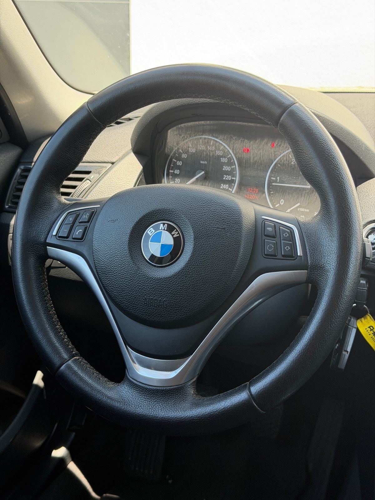 BMW X1 sDrive16d, fotografija 16