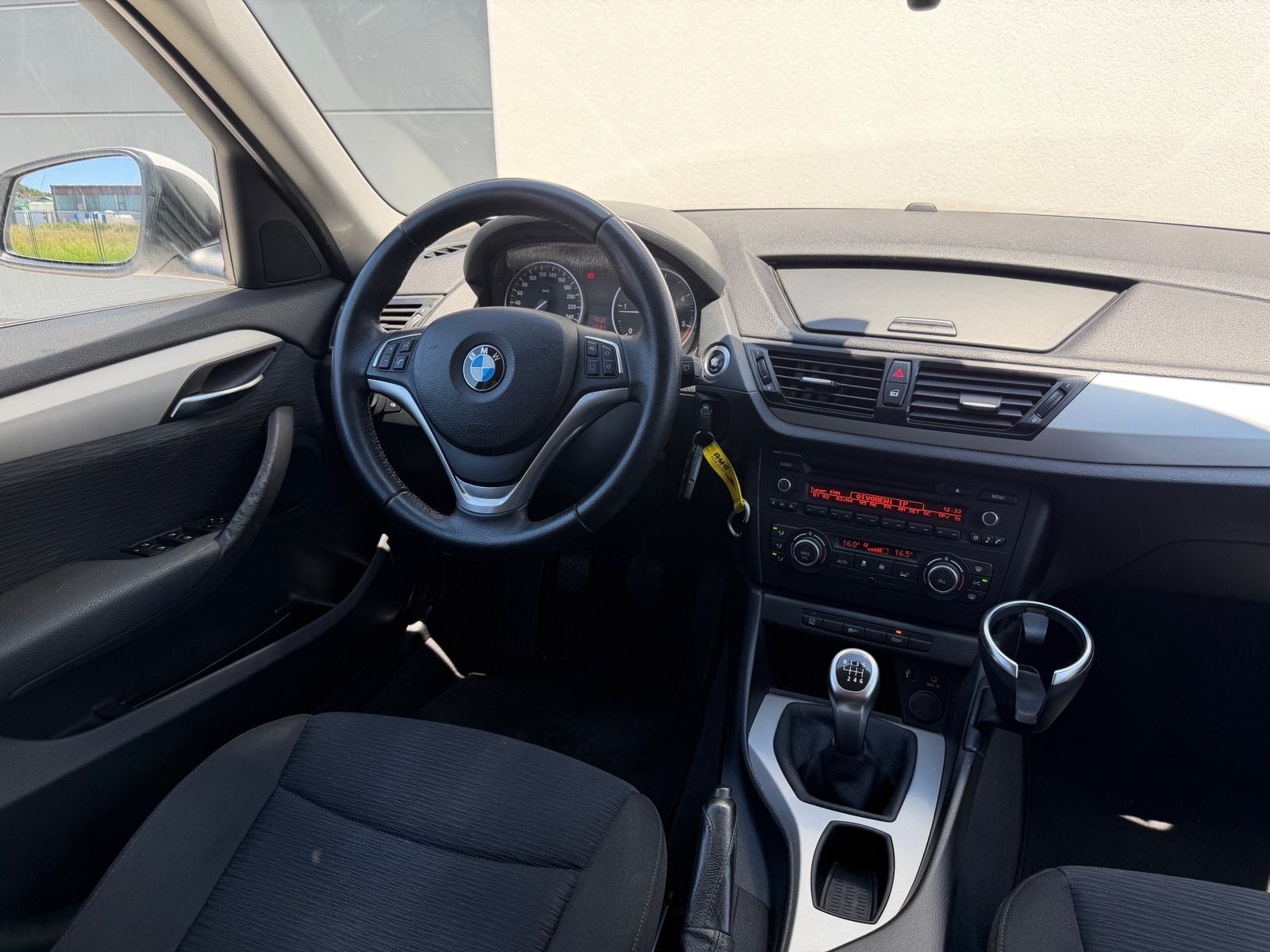 BMW X1 sDrive16d, fotografija 10