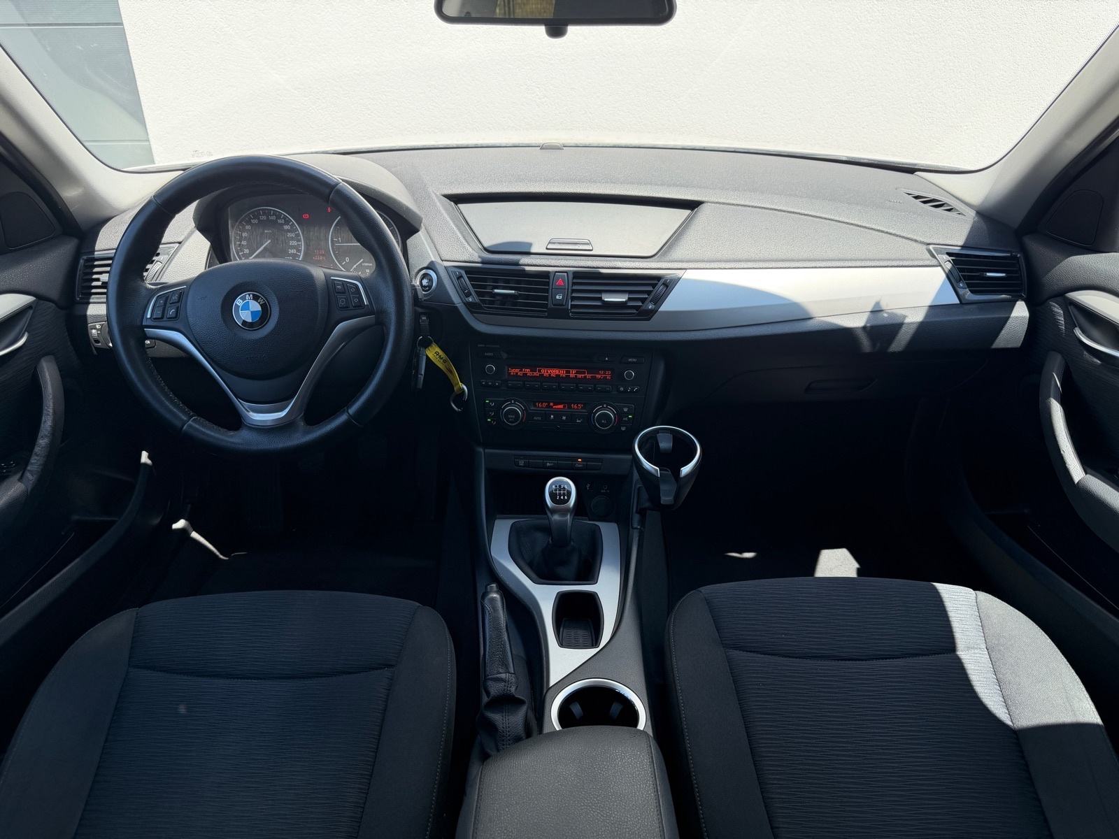 BMW X1 sDrive16d, fotografija 8